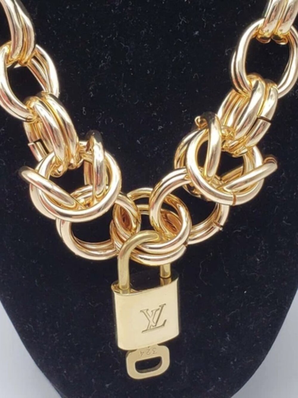 Gold-Plated Necklace with Authentic Louis Vuitton Padlock - Picture 2 of 9